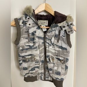 Camo Fur Trim Hoodie Vest
